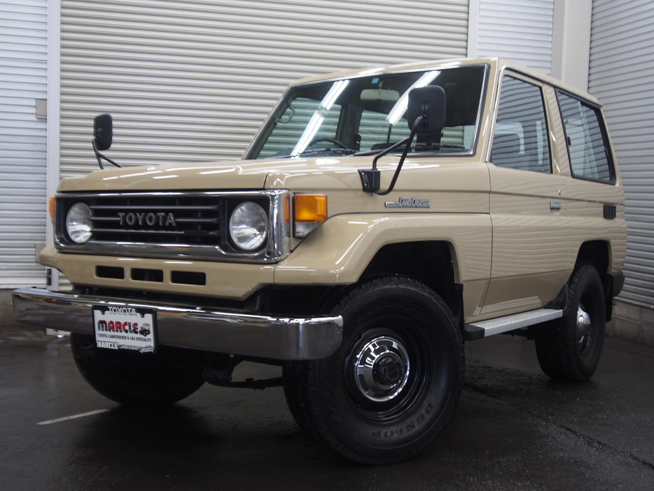 ランクル70ショート全塗装ベージュボディ！19万キロフェンダーミラー