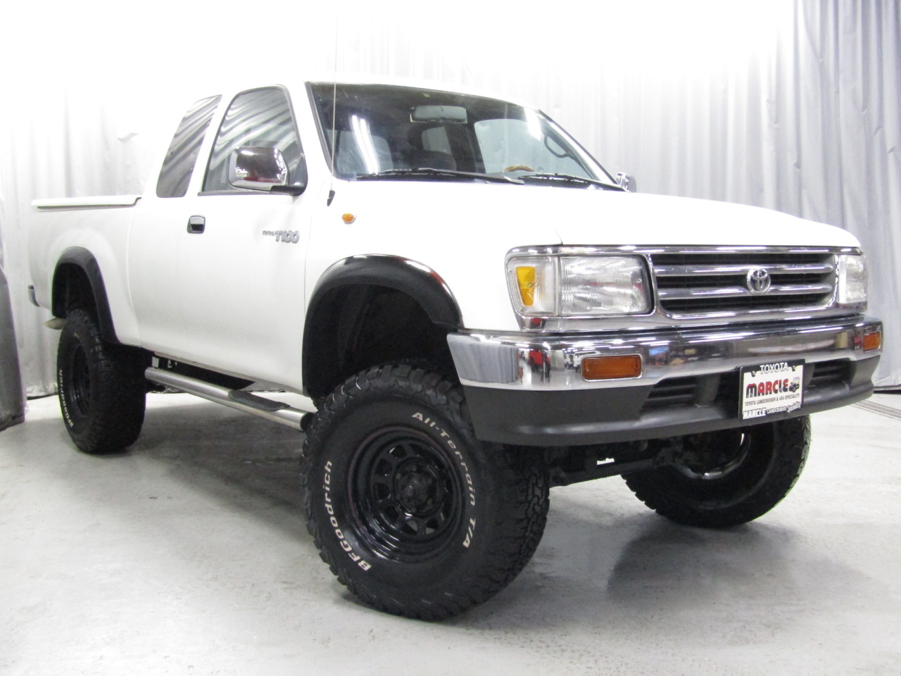 USトヨタT100ハイリフト4WD！新車並行実走行！内装張替など 