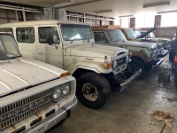 久々にヤードへ。お宝のランクル60も元気です。