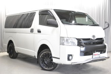 H28レジアスエースバン４WD！ベッドキット付きカスタム！ミドルルーフ9.9万キロ！