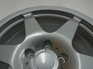 スモーククロームの車ホイール塗装イメージ3