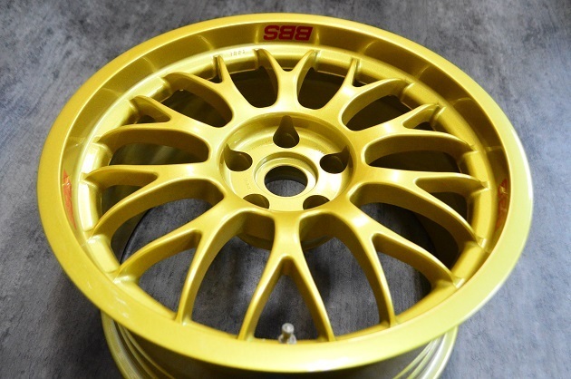 BBS DTM 18インチホイールをシルバーからゴールドへ色変え塗装