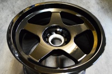 フェラーリF40用OZ製マグネシウムホイールをパールブラックへ色変え