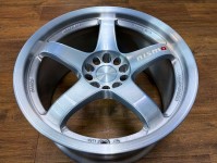 ニスモLMGT2の新品18インチをブラッシュド+キャンディー塗装