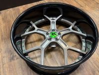 フォージアートGTRの24インチをブラッシュド+キャンディー塗装