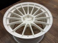 エンケイRS05RRの新品19インチをホワイトへ色変え塗装