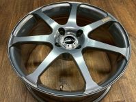 ヨコハマAVSモデル7 18インチをメッキ調のミラークロームに塗装