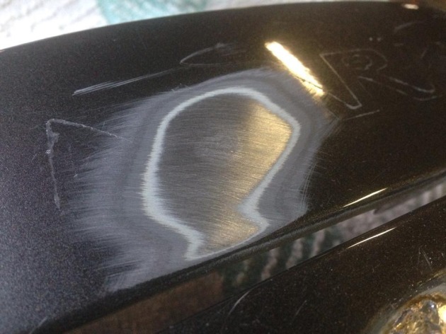 エンブレムの穴埋めを溶接ではなくハンダ盛りで 板金塗装専門店 車の修理 カスタム 改造 札幌のプラスペイントワーク Do Blog ドゥブログ