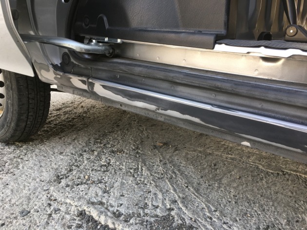 ホンダアクティ Diyで黒く塗ったサイドステップ色剥がれて来たので塗装依頼 板金塗装専門店 車の修理 カスタム 改造 札幌のプラスペイントワーク Do Blog ドゥブログ