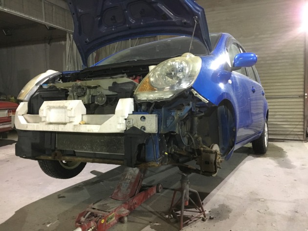 側溝に落ちて足回りにダメージを受けた日産ノート入庫です 板金塗装専門店 車の修理 カスタム 改造 札幌のプラスペイントワーク Do Blog ドゥブログ