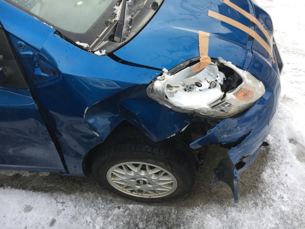 トヨタヴィッツ フロント事故修理車両保険を使用して修理完了しました 板金塗装専門店 車の修理 カスタム 改造 札幌のプラスペイントワーク Do Blog ドゥブログ