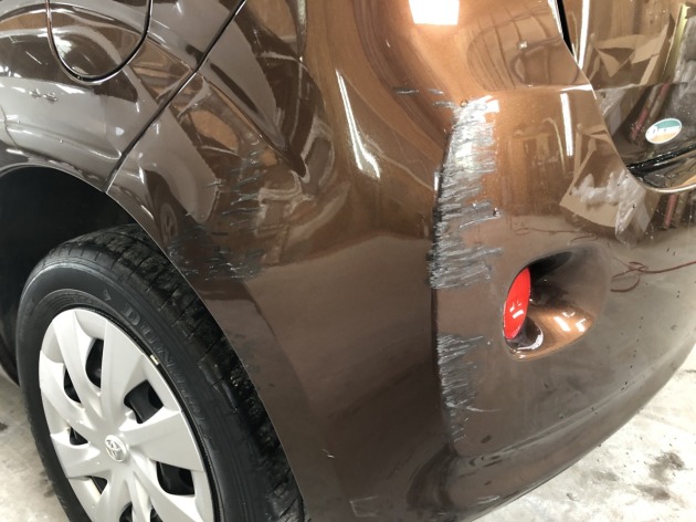 中古車販売店様からクイック修理のご依頼なので脱着無しの部分塗装で日帰り修理 板金塗装専門店 車の修理 カスタム 改造 札幌のプラスペイントワーク Do Blog ドゥブログ