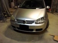 フォルクスワーゲンゴルフ 左右フロントフェンダーのサビ修理で入庫！