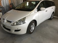 三菱グランディス ドアの凹み板金塗装修理で入庫です！！