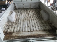 トヨタハイラックストラック 荷台パワーゲート内側の錆止め施工！