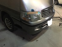 トヨタ100系ハイエース フロントパネルの部分修理塗装！