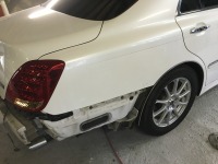 トヨタマジェスタ リアバンパーとリアフェンダーの色違い修理塗装！