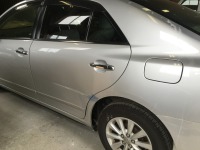 トヨタプレミオ 左リアドア/リアフェンダー凹みパネル交換せずに板金塗装！