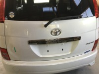 トヨタアイシス ゲート(バックドア)角凹み歪み板金塗装！