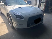 カッコイイ35GT-R！飛び石でハチの巣状態になってしまったフロントスポイラー修理依頼！