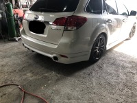 レガシィワゴン ターボ車用の純正リアスポイラー持ち込みで塗装取り付け依頼!