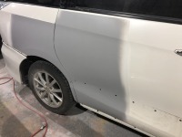 トヨタエスティマ 交換級のガッツリ凹んだパネルも予算抑えて板金にて修理!