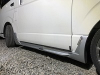 ド新車の6型!200系ハイエース グランドキャビン用のサイドステップを短縮加工してノーマルボディに取付♫