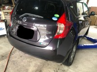 リアショックオイル漏れで異音 日産ノートの新品ショック交換