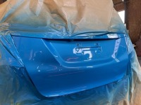 Tさまのホンダフィット  リアゲートをぶつけてベッコリ。交換せずに板金で修理します♪