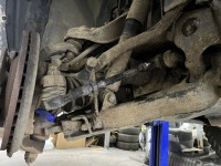 いすゞビッグホーン ガチガチに固着したタイロットの修理とフロントアライメント調整