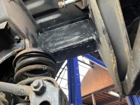 三菱デリカ 車検取得に向けフレームサビ穴溶接修理