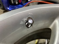 Hさまの日産サファリ ホイールエア漏れ?バルブ交換でお預かり♪
