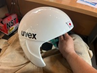 初体験のスキージャンプ用ヘルメットリフレッシュペイントのご依頼です♪