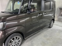 ホンダN-BOX ぶつけてベッコリ凹んだフロントドア交換