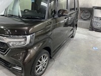 ホンダN-BOX ぶつけてしまったフロントドアをリサイクルパーツを使用して交換