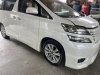 トヨタ20ヴェルファイア 塗料密着不良で剥がれてくる白パールの修理塗装依頼