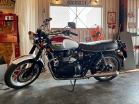 Sさまのトライアンフ ボンネビル ユーザー車検代行とスプロケ交換で乗り味カスタムのご依頼です♪