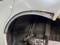 Tさまのホンダフィットハイブリッド  リアフェンダーのサビ部分を削除し部分製作補修完了♪