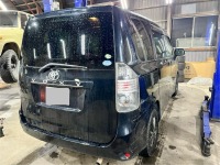 トヨタヴォクシー  高速道路上で接触事故！保険修理でご入庫です♪