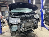 Tさまの三菱デリカd5  激しい事故でフロント損傷  車両保険を利用して修理していきます！