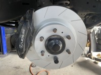 レクサスLX600ディクセル製ブレーキローター・パッドに交換です