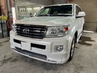 トヨタランクル200  モデリスタエアロ割れ修理でご入庫です♪