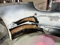 トヨタランクル200  モデリスタエアロ割れ修理でご入庫です♪