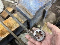 トヨタライズ  牽引失敗で牽引フック損傷！巨大なタップで修正します♪