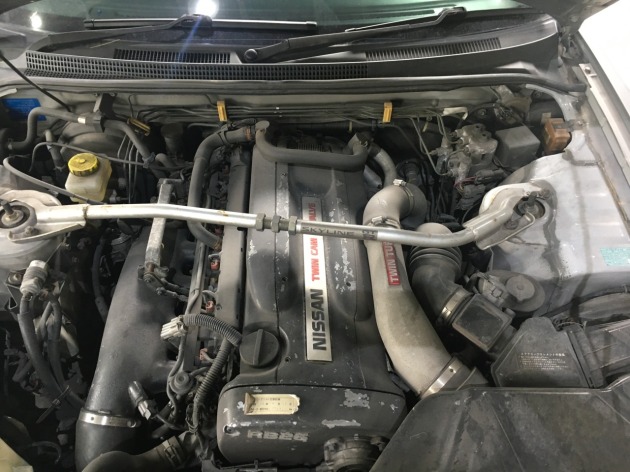 スカイラインGT-R ストラットタワーバー損傷！中古パーツで交換！｜傷