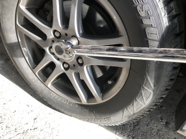 日産セレナ 冬タイヤに交換 交換したらナットをトルクレンチで締めて脱輪防止 傷 錆 凹み 事故修理 自動車板金塗装専門店 北海道札幌市 株 ラルフ札幌店 Do Blog ドゥブログ 日産セレナ 冬タイヤに交換 交換したらナットをトルクレンチで締めて脱輪防止 傷 錆 凹み 事故修理 自動車板金塗装専門店 北海道札幌市 株 ラルフ札幌店 Do Blog ドゥブログ