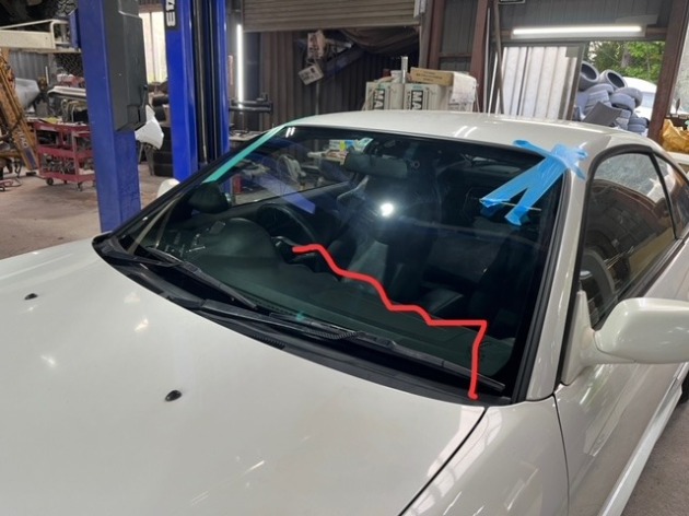 S15シルビアの突然割れたフロントガラス！原因のサビを修理して社外新品に交換！