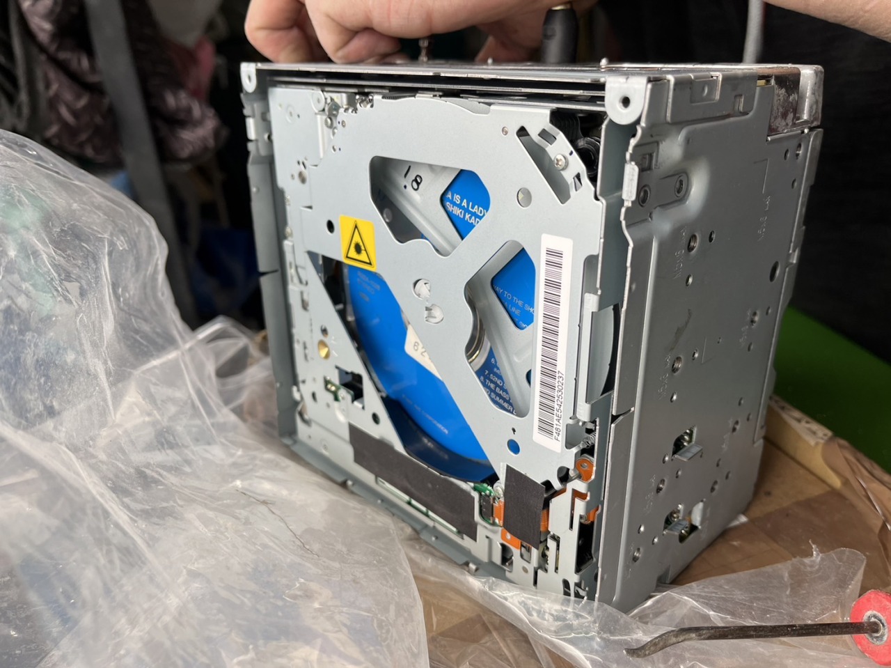 CDが出てこなくなったマツダロードスター純正デッキを交換修理｜傷・錆