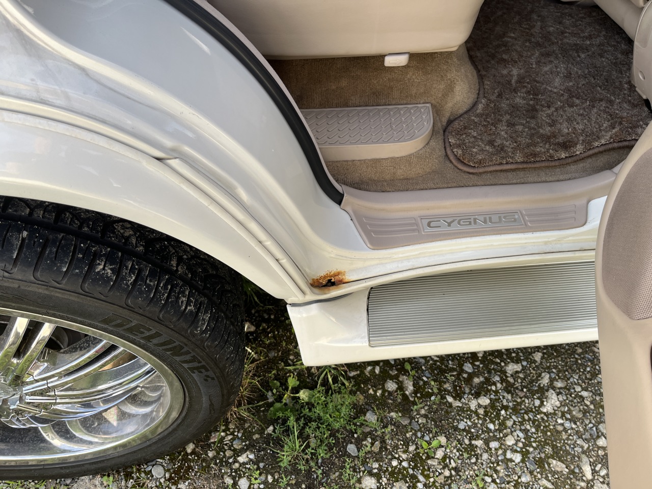 ホワイト カウル・フェンダー 錆あり