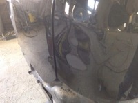 トヨタノア 右クォーター 手のひらサイズの凹みを引き出し板金修理！